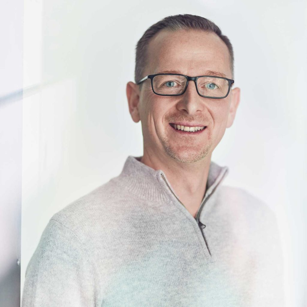 Portraitfoto von Michael John Programmleiter Familiengrundschulzentren